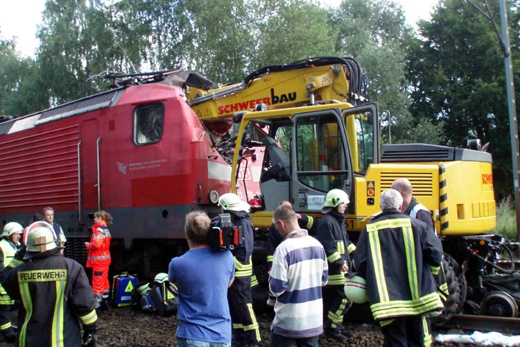 Kreisfeuerwehrverband Pinneberg Bahnunfall in Tornesch