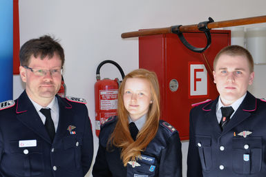 v.L.n.R. - Neu- und Wiedergewählt im Kreisjugendfeuerwehrausschuss: Jan Heitmann(Prisdorf), Maike Pagelkopf(Uetersen) und Torben Fehrs(Quickborn)